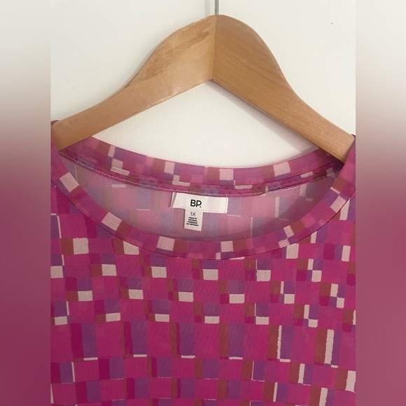 Pink sheer patterned crop - Picture 3 of 3